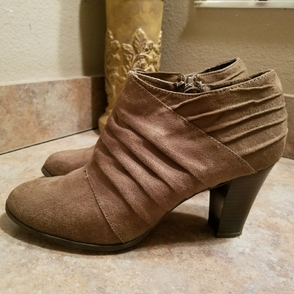 BROWN SUEDE BOOTIES SZ 9